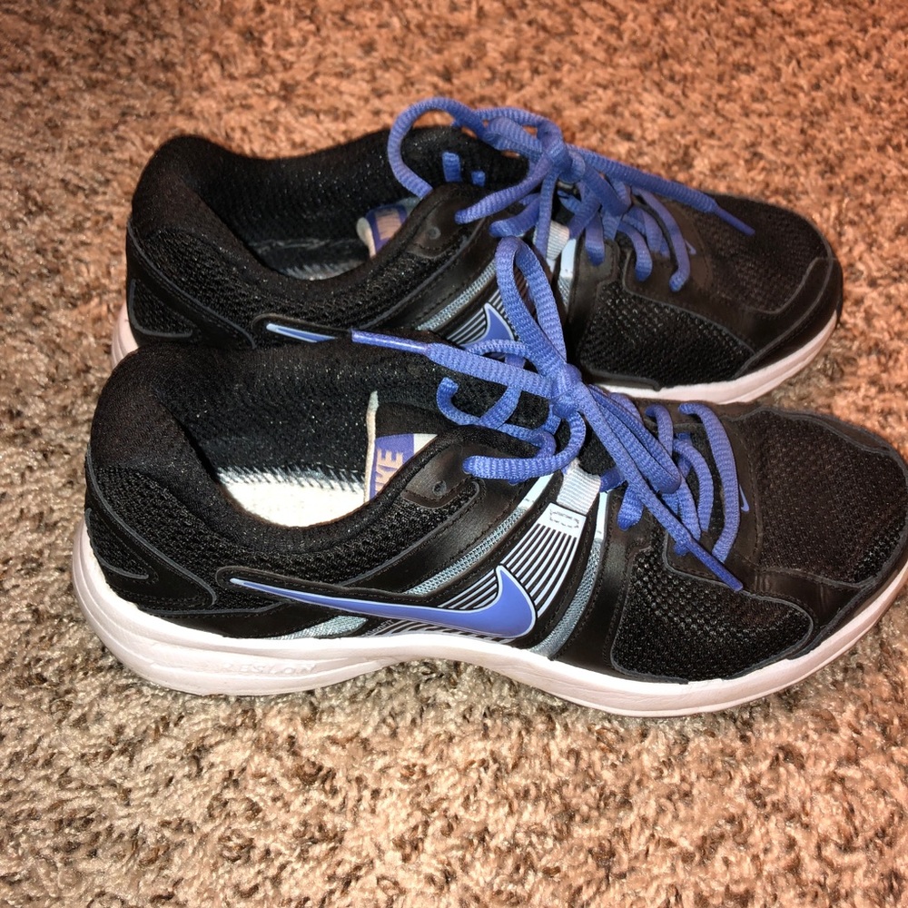 Nike Tennis Shoes